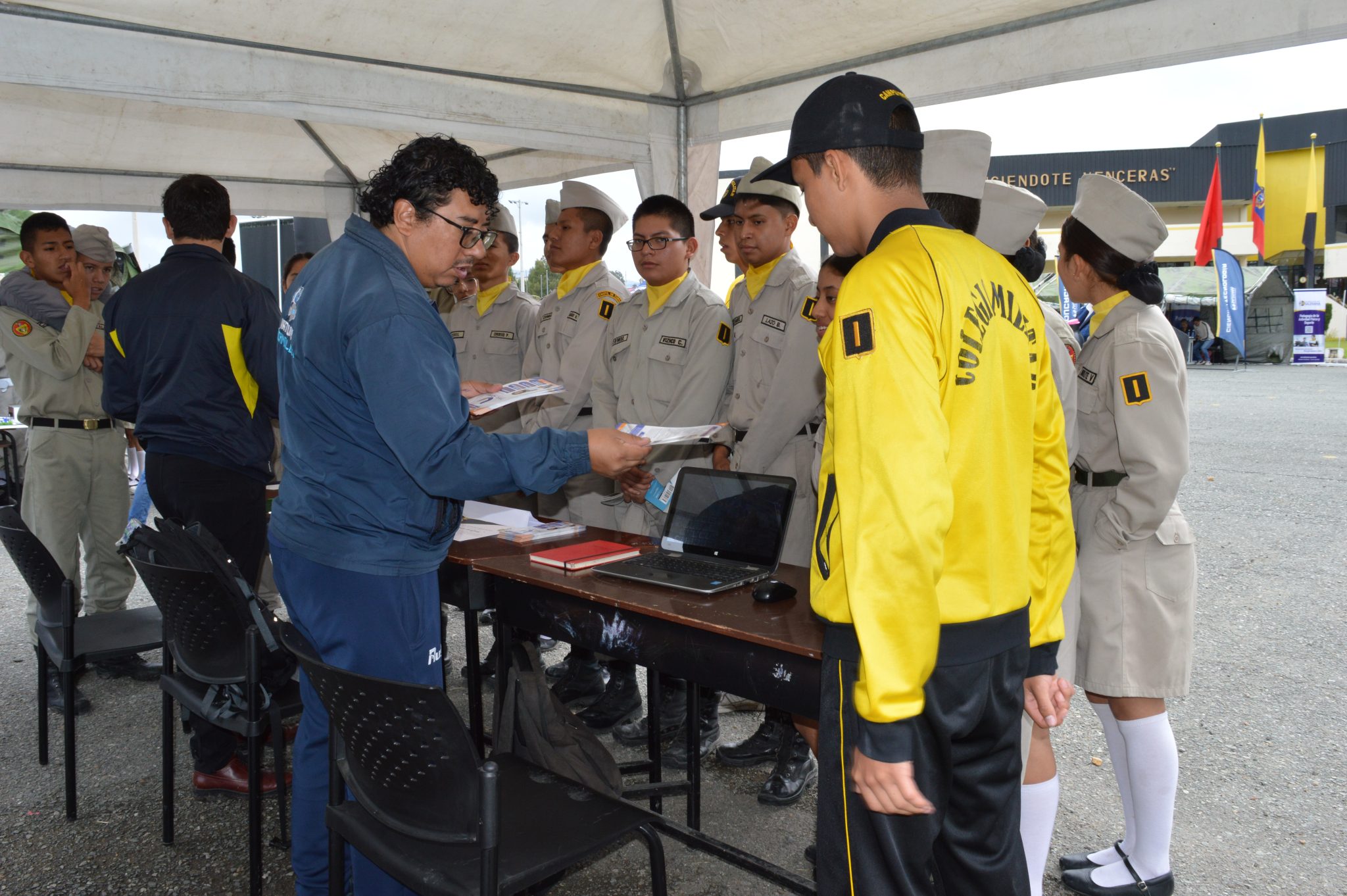 Comil4 Comil 4 realizó Feria de Universidades e Institutos. – Colegio Militar