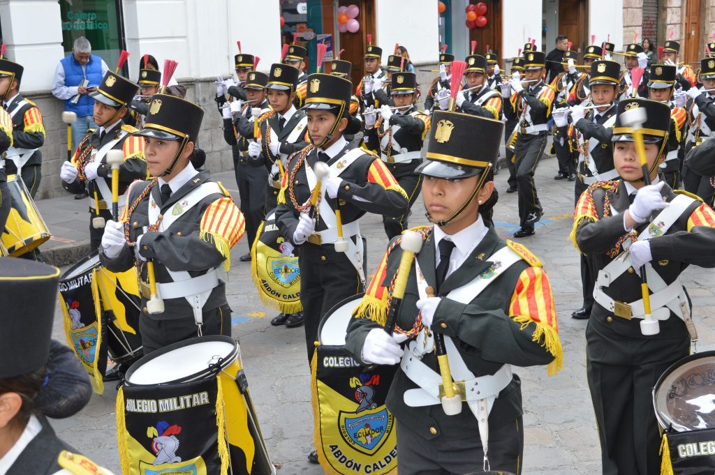 Comil4 COMIL 4 ABRIÓ DESFILE POR FIESTAS DE FUNDACIÓN DE CUENCA – Colegio Militar